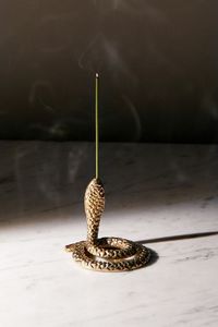 Quemador de incienso de serpiente de latón hecho a mano, soporte aromático religioso para uso en todas las estaciones, precio al por mayor, serpiente de latón en espiral antigua para incienso - Product Image 3