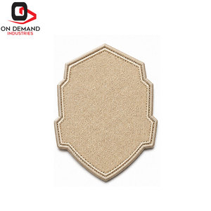 Badges de tournoi personnalisés modernes, broderie détaillée, fil résistant à la décoloration, fabrication OEM de marque privée - Product Image 3