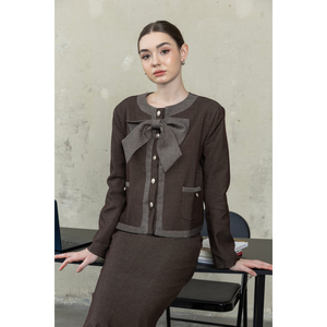 Conjunto de Dos Piezas de Alta Calidad para Mujer, Chaqueta Elegante con Lazo, Falda Larga con Estampado Floral, 100% Algodón, Fabricación en Vietnam - Product Image 4