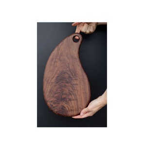 Planche à découper en bois naturel, faite à la main, en bois dur massif, planche de service rustique pour la cuisine avec finition durable - Product Image 5