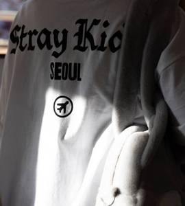 SKZOO Everywhere All Around The World (VERSIÓN SEOUL) Camiseta K-Pop CD en Coreano para Todas las Edades, Papel y Plástico - Product Image 3