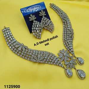 Conjunto de Joyería Nupcial Tradicional con Acabado Mehndi, Estilo Bollywood, Collar Floral AD y Pendientes Colgantes para Sangeet y Festivales Étnicos - Product Image 2