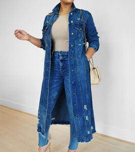 Gabardina larga de mezclilla para mujer con cuello vuelto, botones y bolsillos, estilo oversized. - Product Image 6