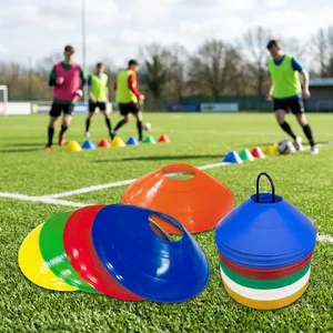 Cônes d'entraînement souples en plastique PE, marqueurs sportifs légers et empilables pour les exercices de vitesse et de travail au sol en football, soccer et rugby - Product Image 4