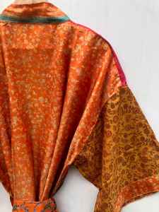 Robe Kimono en Soie Faite Main Indienne, Imprimé Floral, Col en V, Fermeture à Cordon, Longue, Manches Longues, Douce, pour Plage et Soirées, Vente en Gros - Product Image 3