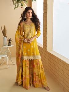 Traje Preconfeccionado Chinon de Dhwaja Export Mustard con Bordado y Trabajo de Codificación - Product Image 3