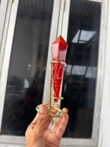RAIS AGATE Baguette de cristal de cornaline rouge polie, pierre de décoration d'intérieur, outil d'énergie curative du Gujarat - Product Image 1