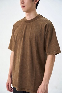 T-shirt délavé style urbain en coton vieilli, coupe décontractée et confortable, idéal pour un look streetwear moderne - Product Image 2