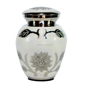 Mini urna de latón para cremación, recuerdo conmemorativo, contenedor, bote - Product Image 1