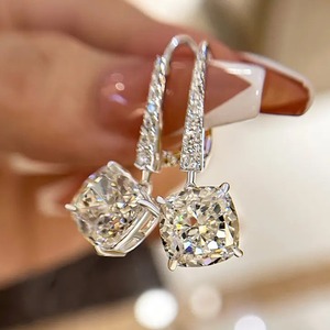 Boucles d'oreilles pour femmes en argent sterling 925 plaqué or blanc et jaune, serties de moissanite de qualité supérieure, taille coussin exquise - Product Image 4