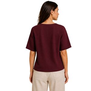 Blusa Casual Borgoña para Mujer con Bordado, Manga Corta, Cuello en V y Lazo en la Cintura, Fabricante de Camisas de Moda al por Mayor con Logotipo Personalizado - Product Image 2