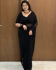 Sari de Georgette con Bordado de Cuentas Negras y Borde Calado, Blusa de Diseñador de Alta Calidad, Sin Arrugas, Elástica, para Bodas y Fiestas - Product Image 3
