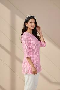 Tunique pour femme en mélange de coton à imprimé chevron rose, longueur normale, col rond, manches trois quarts, entièrement cousue, vêtement décontracté, haut fantaisie - Product Image 4