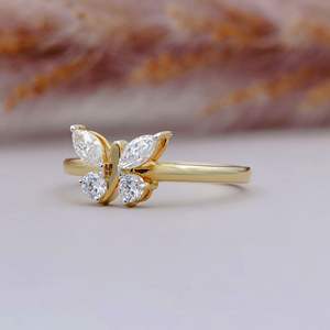 Anillo de Diamantes de Lujo con Forma de Mariposa – Corte Marquesa y Redondo, Joyería de Diamantes Elegante de Diseño para Mujer - Product Image 2