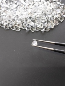 Topaze blanche naturelle 5 mm, taille triligne, qualité supérieure, pierre précieuse en vrac pour la création de bijoux - Product Image 2