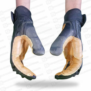 Gants de baseball professionnels sur mesure SAAR INDUSTRIES, souples, durables, de qualité supérieure, cuir véritable, couleur et logo personnalisés. - Product Image 4