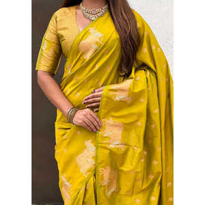 ผ้าไหมสีเขียวเนื้อนุ่มทอแบบดูอัลซาร์รี ยี่ห้ออีลิท วีฟส์ พร้อมผ้าคลุมไหล่ลายเมเฮนดีแบบนันดี บอร์เดอร์ - Product Image 3