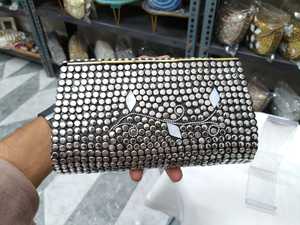 Bolso de Mano de Metal Plateado Hecho a Mano para Mujer, Bolso de Fiesta de Diseño, Accesorio Étnico para Novia, con Mosaico de Piedras y Conchas - Product Image 4