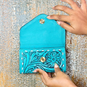 Cartera de Cuero Genuino de Primera Calidad para Mujer, Estilo Vaquero, con Diseño Floral Hecho a Mano, con Correa para la Muñeca, para Viajes y Organización - Product Image 3