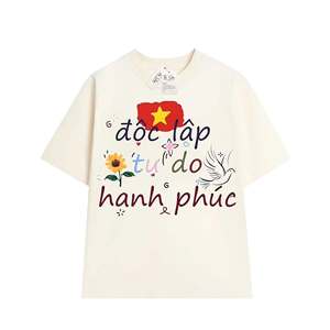 เสื้อยืดพิมพ์ลายดาวแดง ชุดเข้าชุดสำหรับครอบครัว ผู้ใหญ่และเด็ก ใส่ได้ทั้งชายหญิง ลายธงชาติเวียดนาม ธีมเสรีภาพ ความสุข ความเป็นอิสระ - Product Image 4