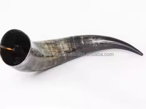 Cornes à boire traditionnelles avec support en cuir pour reconstitutions historiques Fêtes vikings et boissons portables par Artisan Craft - Product Image 4