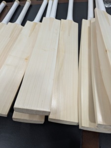 Batte de cricket en saule anglais HIT ZONE, légère et durable, pour balles dures, usage professionnel et d'entraînement de qualité supérieure - Product Image 2