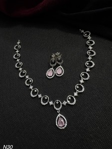 Parure de bijoux de mariée classique américaine en laiton et diamants, collier et boucles d'oreilles deux pièces pour mariage et soirée, style tendance - Product Image 1