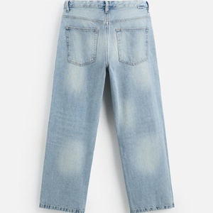 Pantalones de mezclilla vintage para hombre con efecto lavado y detalles de cuero, corte ajustado casual - Product Image 2