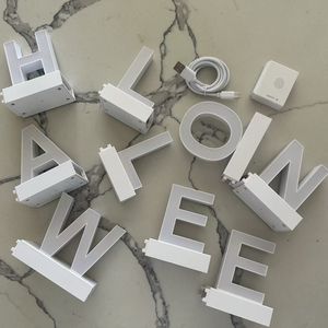 Letrero Magnético con Luces LED de Intensidad Regulable al Tacto para Fiestas de Halloween y Decoración del Hogar - Product Image 3