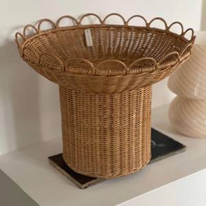 Vase en rotin tressé à la main, style moderne, à bords festonnés, en matériau naturel, pour la décoration intérieure, les étagères et les tables. - Product Image 1