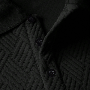Camisa de punto jacquard texturizado para hombre, manga corta, cuello y puños en contraste, ribete con diseño griego, estilo casual elegante, servicio OEM - Product Image 5