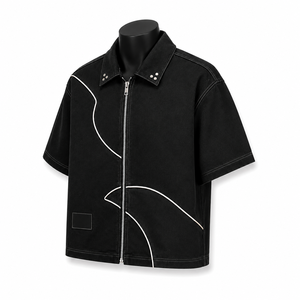 เสื้อเชิ้ตแขนสั้นสีดำทรงโอเวอร์ไซส์สำหรับผู้ชาย ปกคอปก ผ้าทวิลสีพื้น ระบายอากาศได้ดี เหมาะสำหรับใส่ในฤดูร้อน - Product Image 3