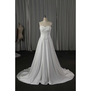 Robe de mariée en mousseline délicate à col cœur, taille princesse, coupe trapèze, ornée de perles, longueur ras du sol, sans manches, style simple, fermeture éclair - Product Image 1