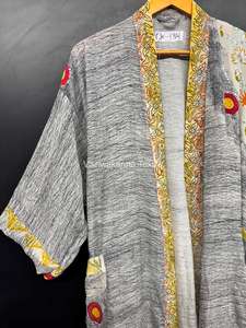 Kimono de Seda Crepé Vintage Suave y Lujoso Hecho a Mano para Mujer |   Estampado floral, cuello en V, manga corta, cintura elástica en la parte delantera |   Primavera - Product Image 3