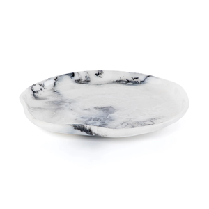 Assiette de service ronde en résine écologique incassable et réutilisable pour la maison, l'hôtel, la cuisine et les fêtes – Assiettes en résine noire à motif tourbillonnant - Product Image 1