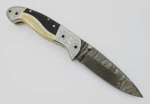 Cuchillo Plegable de Acero de Damasco SHARP POINT TRADES, Hoja de Punta Caída, Mango de Madera, Apertura con Perilla, Garantía de 3 Años, para Camping y Actividades al Aire Libre - Product Image 2