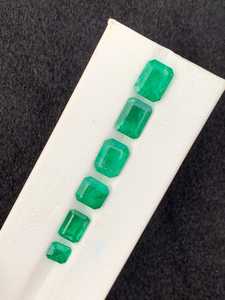 Lote de Esmeraldas Naturales Verdes Facetadas Sueltas para Joyería BALAJI GEMS and JEWELLERY en Tamaños Variados - Product Image 4