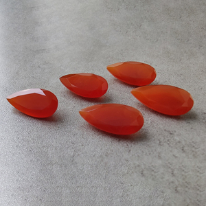 พลอยออนิกซ์สีแดงคุณภาพระดับ AAA+ รูปทรงหยดน้ำเจียระไนแบบเหลี่ยม  ปรับขนาดให้เหมาะสำหรับทำเครื่องประดับ - Product Image 4