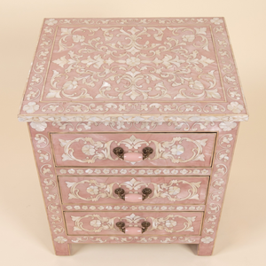 Mesa de Noche de Lujo con 3 Cajones y Tapa de Nácar, Diseño Floral Moderno Hecho a Mano, Color y Tamaño Personalizables - Product Image 3