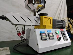 เครื่องอัดรีดพลาสติกแบบตั้งโต๊ะด้วยสกรูเดี่ยวเพื่อเพิ่มผลผลิต ASB-<span class=keywords><strong>EM</strong></span>-25A สำหรับการผลิตพลาสติก - Product Image 2