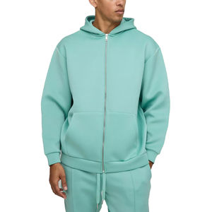 Ce survêtement en coton pour homme de marque privée offre une coupe athlétique supérieure aux joueurs tout en assurant un confort de haut niveau. - Product Image 4