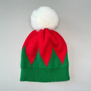 Gorro de Punto Rojo Unisex con Puño Acanalado Blanco y Pompón Esponjoso para Invierno - Product Image 5
