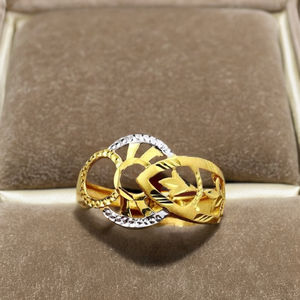 Anillo Moderno con Recorte Chapado en Oro para Mujer |   Diseño Floral Abstracto en Dos Tonos |   Joyería Elegante para Uso Diario - Product Image 1