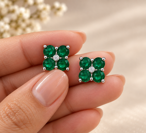 Boucles d'oreilles clous en argent sterling 925 avec onyx vert – Grappe de quatre feuilles avec centre en oxyde de zirconium - Product Image 3