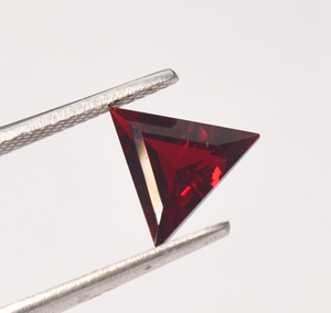 Gema suelta de granate de laboratorio con corte trillón de 14 mm, corindón genuino, piedra piramidal creada en laboratorio - Product Image 4