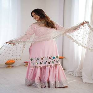 Conjunto Sharara VASTRA COTTAGE con Top de Seda, Bordado con Hilo de Espejo y Dupatta con Lentejuelas, Ropa Étnica Festiva - Product Image 6
