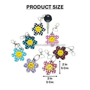 Porte-clés en cuir véritable personnalisé à motif floral, design premium en cuir à carreaux avec visage souriant, joli breloque de sac unisexe pour la vente en gros - Product Image 2