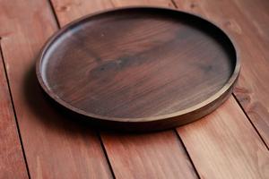 Plateau rond en bois massif de noyer 10'' - Finition laquée - Plateau de rangement portable - Utilisation moderne pour la cuisine et le bureau - Décoration minimaliste pour la maison - Product Image 2