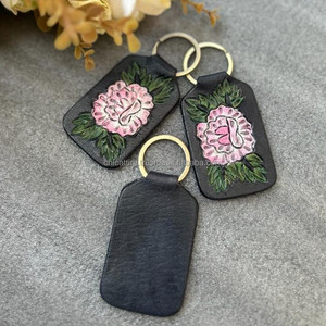 Porte-clés en cuir taillé sculpté à la main Porte-clés en cuir de forme exotique mignon Accessoires en cuir taillé Porte-clés mignons pour unisexe - Product Image 4