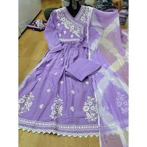 NUEVA LLEGADA BORDADO DE ALGODÓN CHICKENKARI TRABAJO TOP BOTTOM CON LAVANDA DUPATTA - Product Image 1
